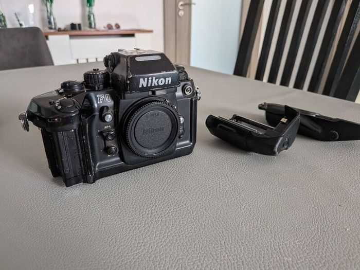 Nikon F4 (please read ad)