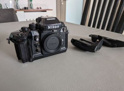 Nikon F4 (please read ad)