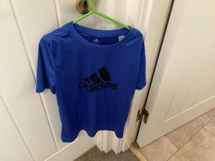 Adidas tshirt age 9/10