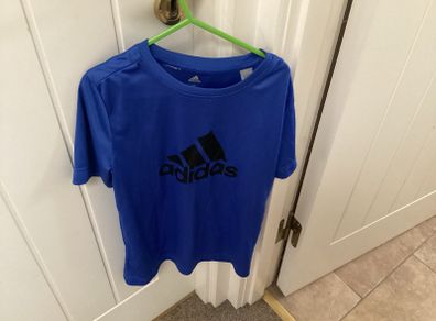 Adidas tshirt age 9/10