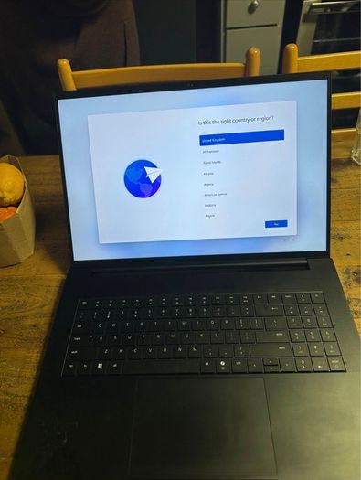 Razer Blade 18 - Rtx 5090 - 64gb Ddr5