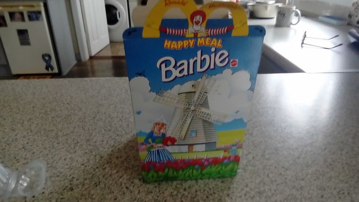 Toys McDonalds happy meal collector  Toys Barbie dolls