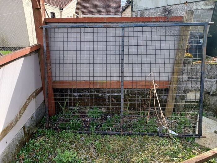 gate