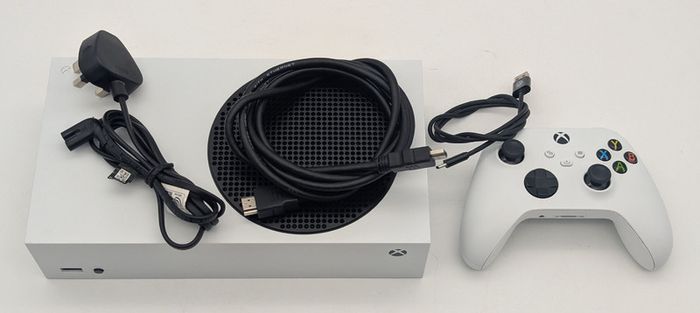 Xbox Series S Console 512GB (Model 1883) + Wireless Controller