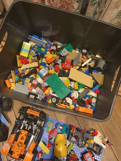 Large box of Varies sets Lego & figures