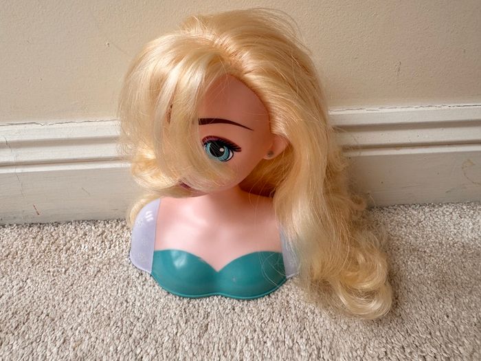 Disney Frozen Elsa Styling Head Used approx. 20 cm. Please see photos