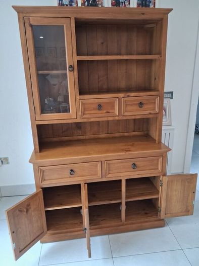 Matching set of 2 cabinets & coffee table