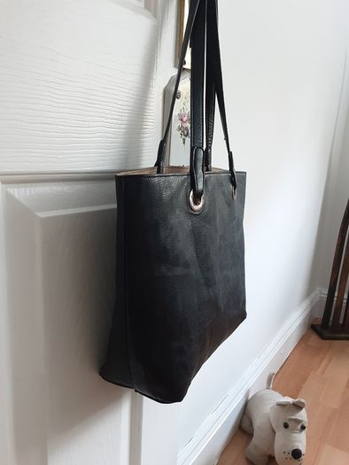 Hand/Shoulder Bag .. Colour: Black