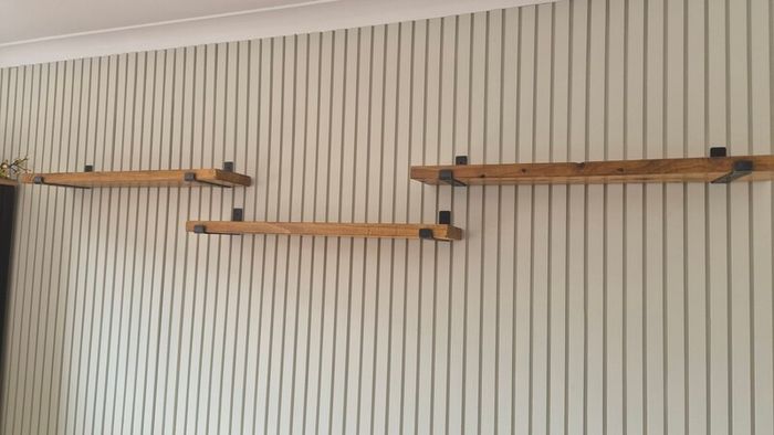 Solid wood shelves, incl. heavy duty metal brackets