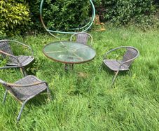 garden table and chairs