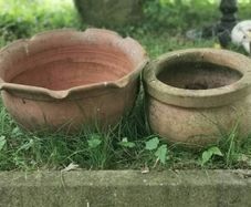2 old terracotta pots