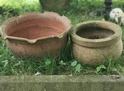 2 old terracotta pots