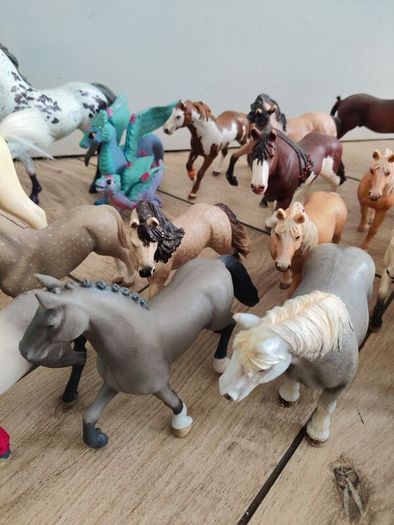 toy horses