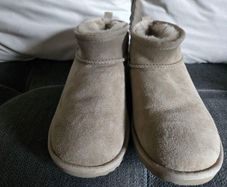 Uggs like new size 5