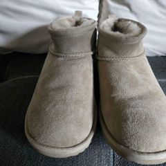 Uggs like new size 5