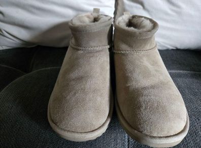 Uggs like new size 5