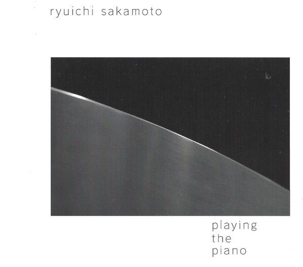 ryuichi sakamoto  |  playing the piano