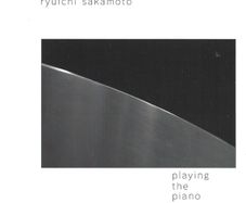 ryuichi sakamoto  |  playing the piano