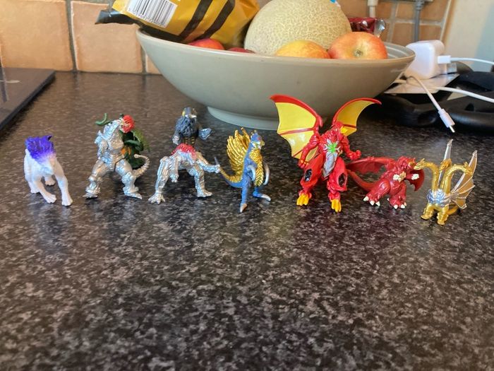 Small toys Godzilla/gigan/ king gidhora and others