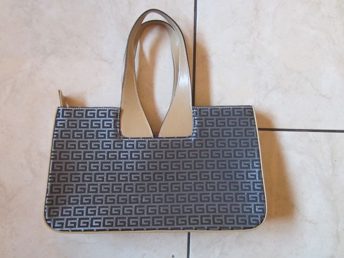 Ladies hand bag