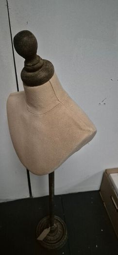 Display bust