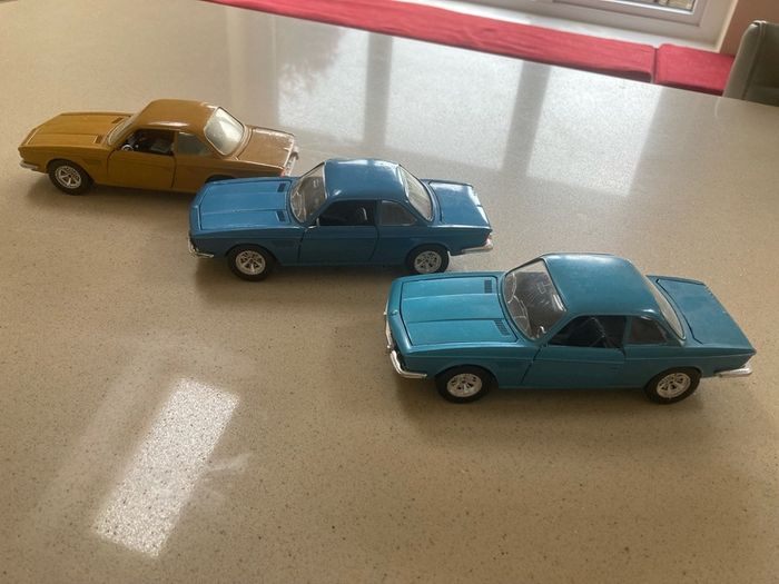 BMW 3.0 CS scale 1/24 lot of three Burago