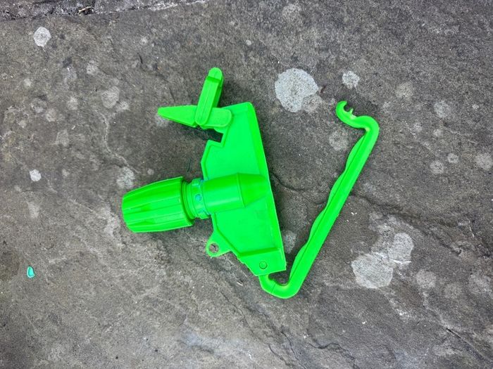 Industrial mop hanger + 5 mop heads