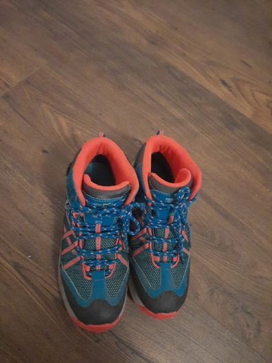 Winter warerproof girls boots Regatta size UK2