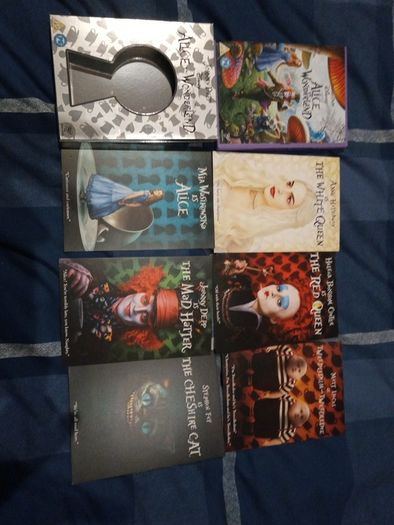 Alice in wonderland special edition with 6 mini posters