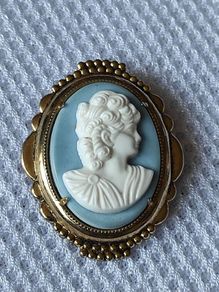 Cameo brooch