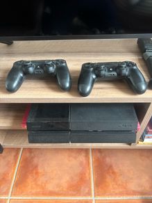 PS4 with 2 controllers & potential games