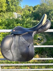 Prestige Venezia jump saddle
