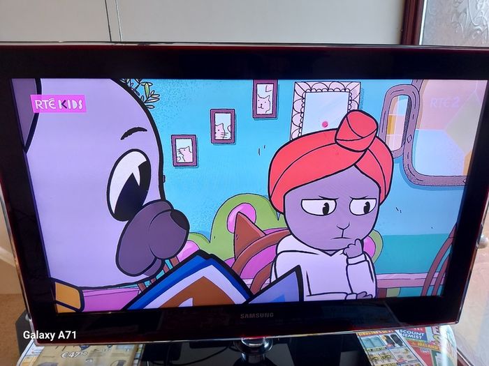 Samsung 32 inch TV, Model UE32B6000V, 4 HDMI, USB etc, Beautiful screen and picture, comes with Remote Control