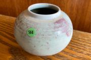 Porcelain pot