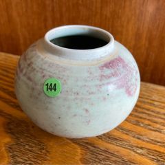 Porcelain pot