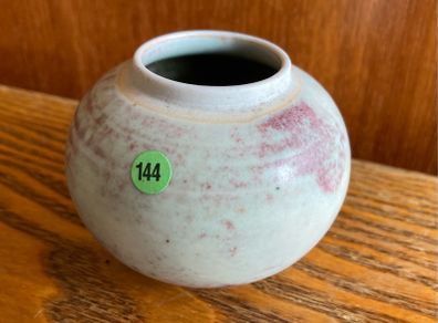 Porcelain pot