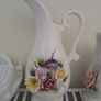 4 floral decorated vases Image 7