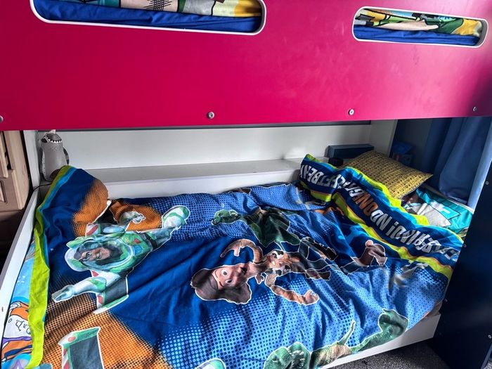 Kids bunk bed