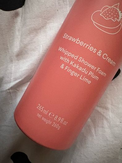 sundae strawberries and cream whipped shower foam 265ml