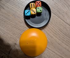 Dice x 5 with container