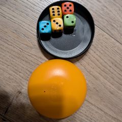 Dice x 5 with container