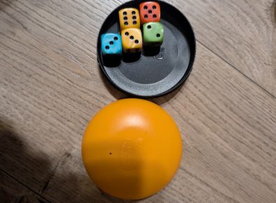 Dice x 5 with container