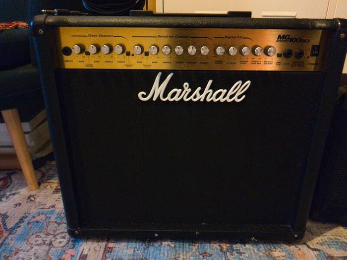 Marshall MG100 DFX