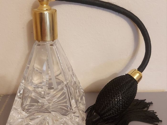 Cut glass perfume bottle with atomiser