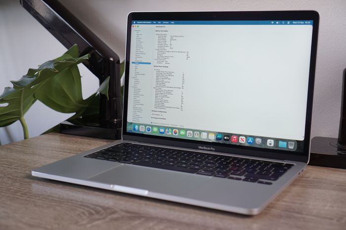 MacbBook Pro 13" 2020 | 10th Gen i5 2.0GHz | 16GB | 512GB