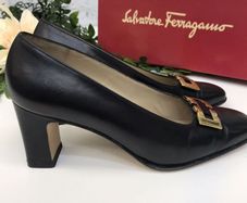 Ferragamo Gancini leather pumps