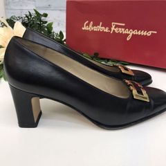Ferragamo Gancini leather pumps