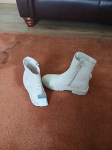 , girls boots, white.