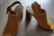 Ladies mustard heels size 4
