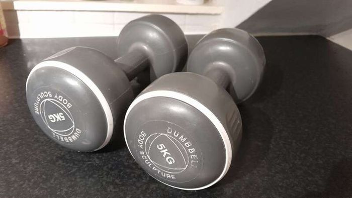 Pair of 5kg Body Sculpture Dumb Bells / Dumbbells